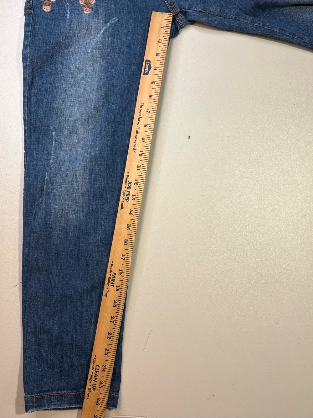 V Cristina 12 Floral Embroidered Distressed Skinny Jeans Boho Medium Wash GUC - Picture 4 of 8